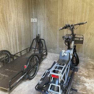 Cargo bike and trailer
